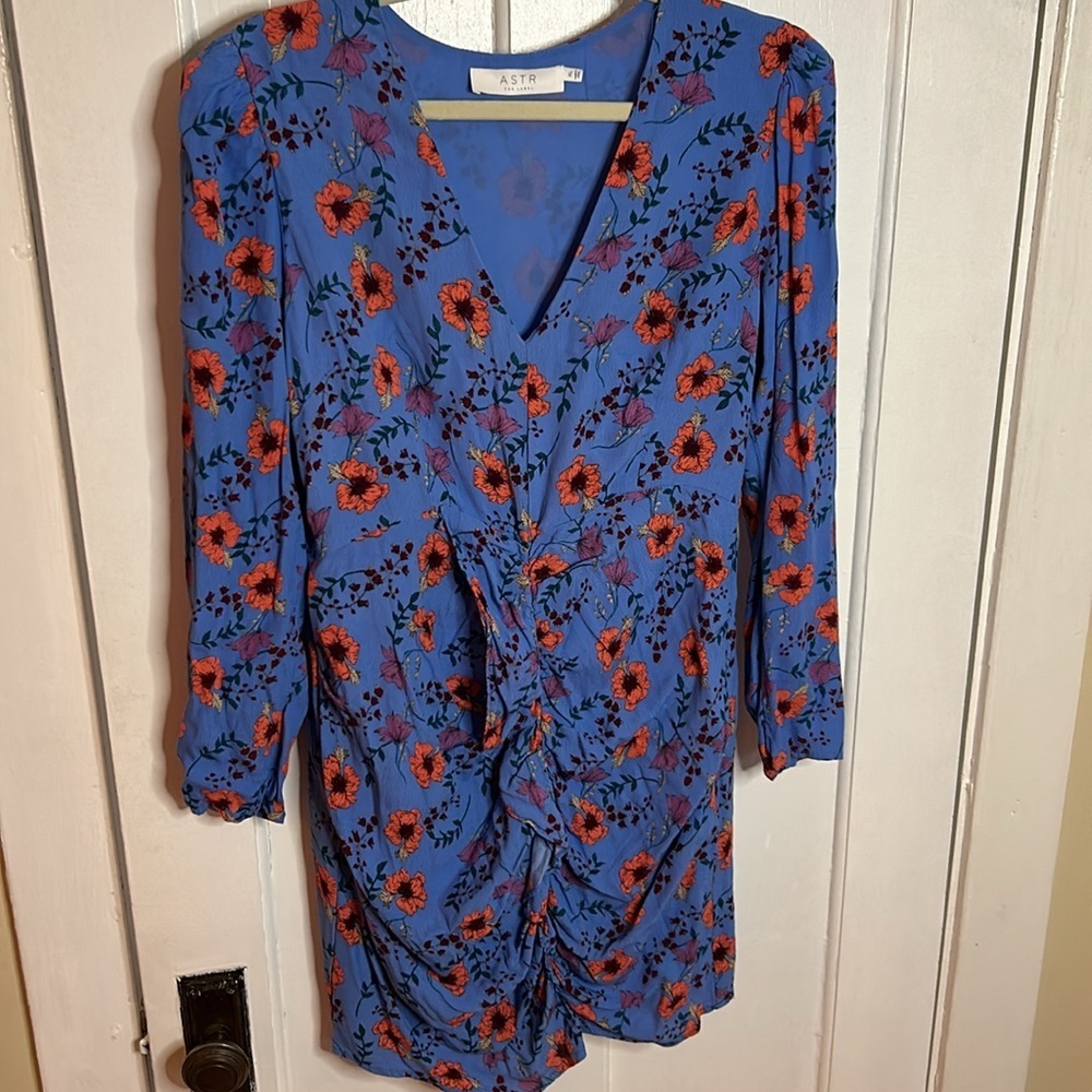 ASTR The Label V Neck Ruched Ruffle Front Long Sleeve Floral Mini Dress - Picture 4 of 13